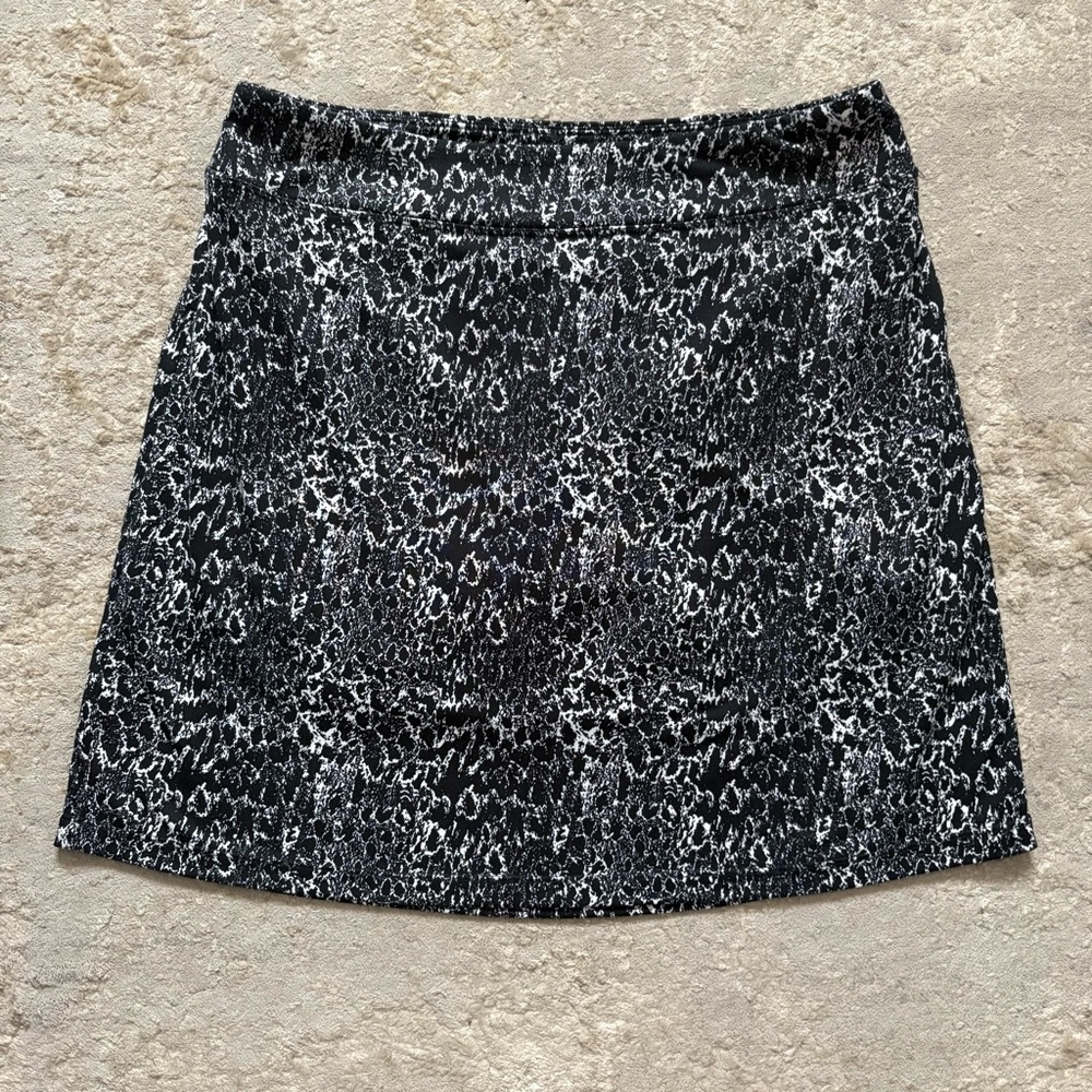 Seg’ments Luxe Black & White Animal Print Skort Size Medium - Picture 5 of 9